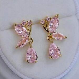 Elegant butterfly Vintage style pink glass Earrings